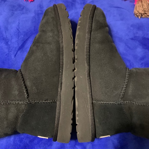 UGG Daelynn Leather 🎀 Black Short Boots - Picture 11 of 16